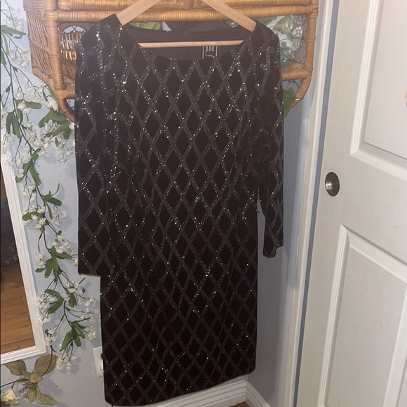 Elegant Black and Silver Midi Dress - Picture 7 of 9